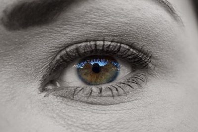 Ojo de mujer