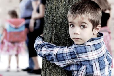 Niño con ansiedad por separación